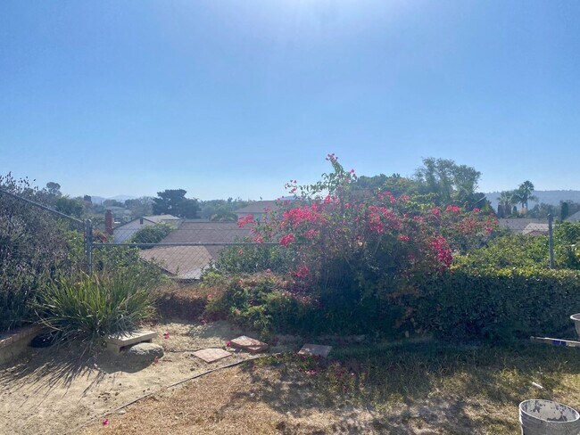 Building Photo - Carr Dr