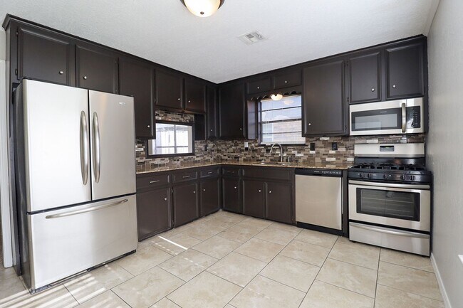 Building Photo - This Beautiful Home by Hunter Park is Wait...