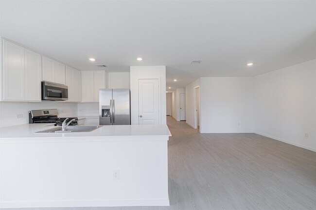 Building Photo - 26718 Willow Ln