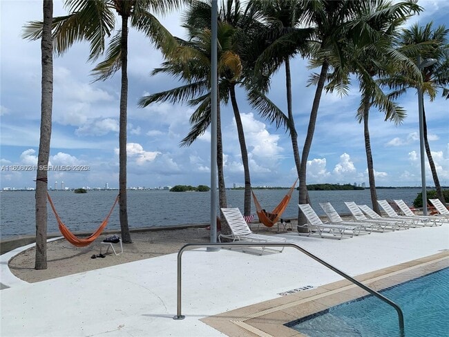 Building Photo - 650 NE 64th St