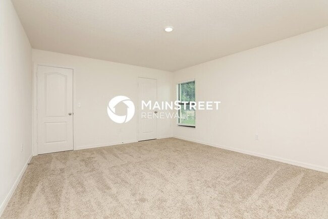 Building Photo - 5 Bedroom Pet-Friendly Home in Leesburg, FL with Main Street Renewal