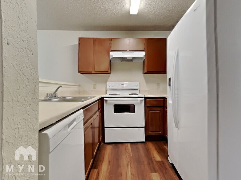 Building Photo - 2214 Creekside Ln