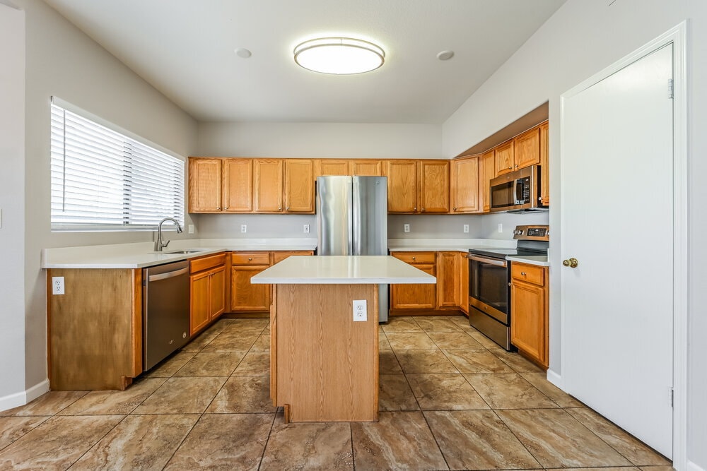 Building Photo - 2110 E Behrend Dr