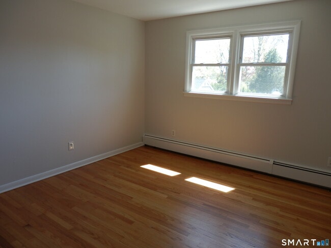 Building Photo - 306 Grovers Ave