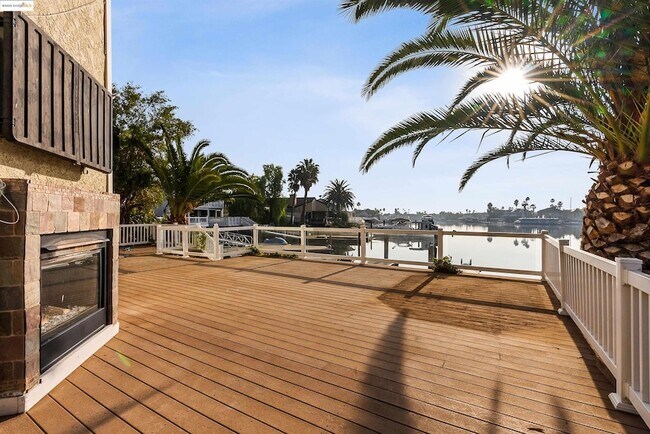 Building Photo - 4730 Spinnaker Way