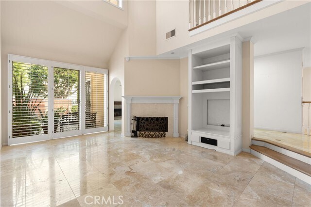 Building Photo - 6121 Greenbrier Dr