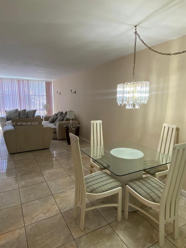 Building Photo - 800 Parkview Dr