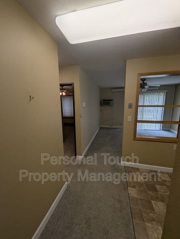 Building Photo - 106 1st St
