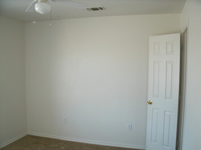 Building Photo - 40100-3105