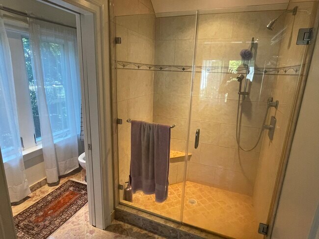 Building Photo - 2354 King Pl NW