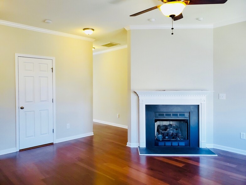 Building Photo - 650 Ganyard Farm Way, 43