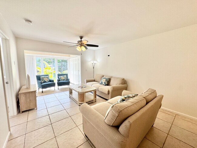 Building Photo - ** KINGS LAKE ** 2 BED / 2 BATH - CONDO - ...