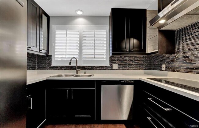 Building Photo - 1635 E Ocean Blvd