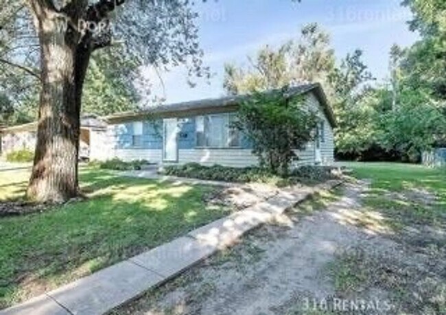 Building Photo - $925 - 2 bed 1 bath - Single Family Home