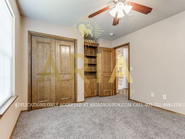 Building Photo - BEAUTIFUL 3 BED/2 BATH HOME IN ROYAL OAKS!...