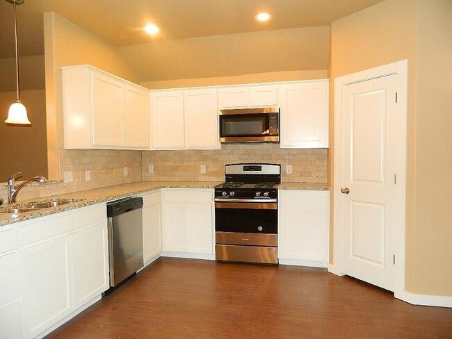 Building Photo - 1025 Creek Side Dr