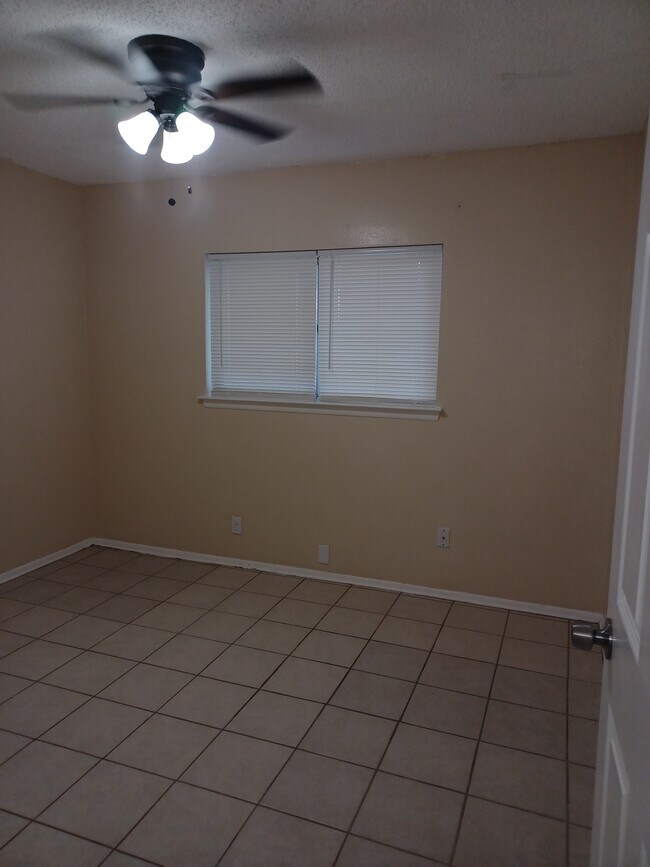 Building Photo - 7147 Spring Grove Dr