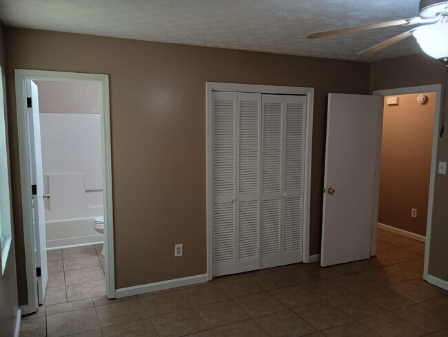 Building Photo - 405 Santa Fe Trail