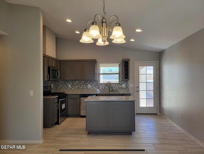 Building Photo - 15017 Dream Ct