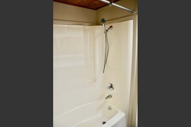 Building Photo - 31587 Circle View Dr