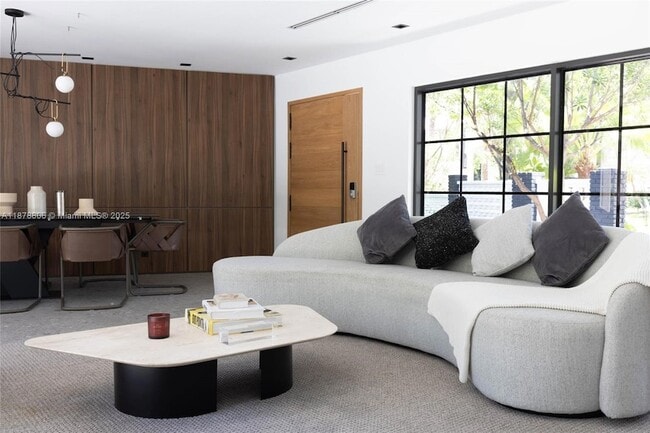 Building Photo - 2500 Bayview Dr