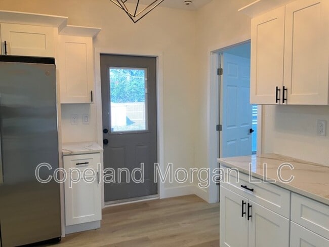 Building Photo - 1733 11th Ave N