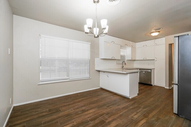 Building Photo - Spacious Living Near Parks & Trails