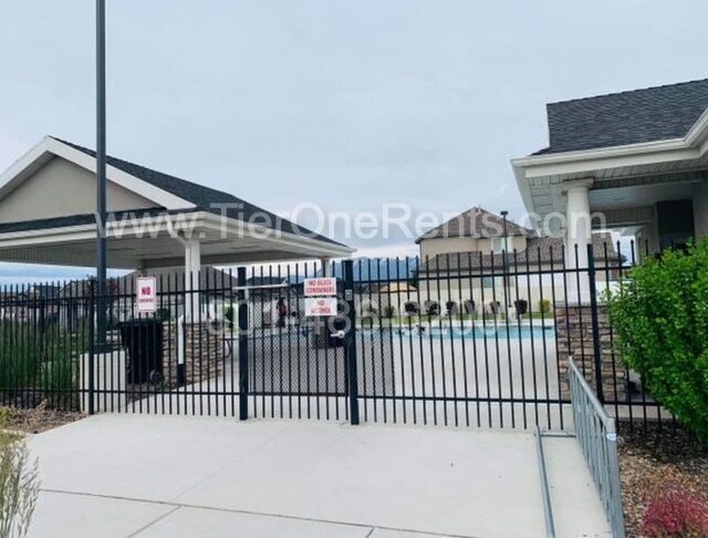 Building Photo - NO DEPOSIT option available for qualified ...