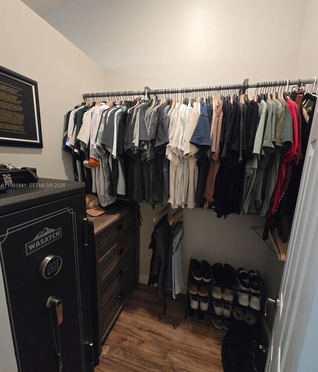 Building Photo - 806 SE 14th St