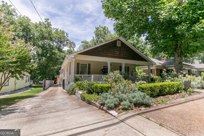 Building Photo - 1084 Sanders Ave SE