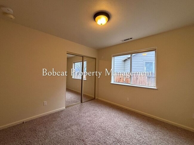 Building Photo - 1054 Camellia Ct