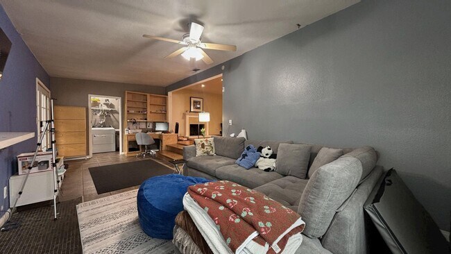 Building Photo - Spacious 4 Bedroom, 3 Bathroom Redlands Home!