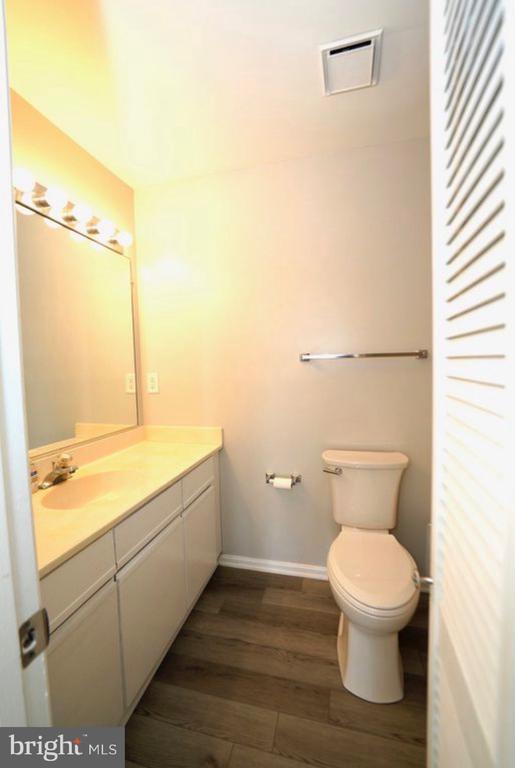 Building Photo - 5630 Ringwood Dr