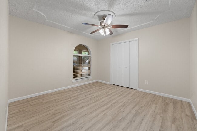 Building Photo - 608 Pleasant Manor Ave