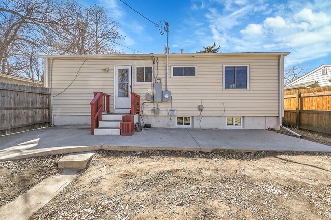 Building Photo - 5635 E Nebraska Way