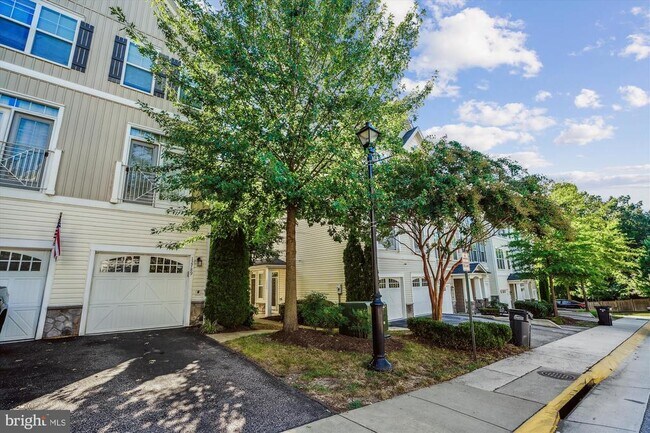 Building Photo - 12789 Lotte Dr