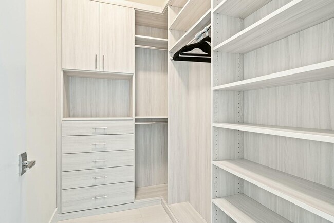 Building Photo - 3100 N Ocean Dr