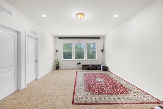 Building Photo - 5086 Waterloo Dr