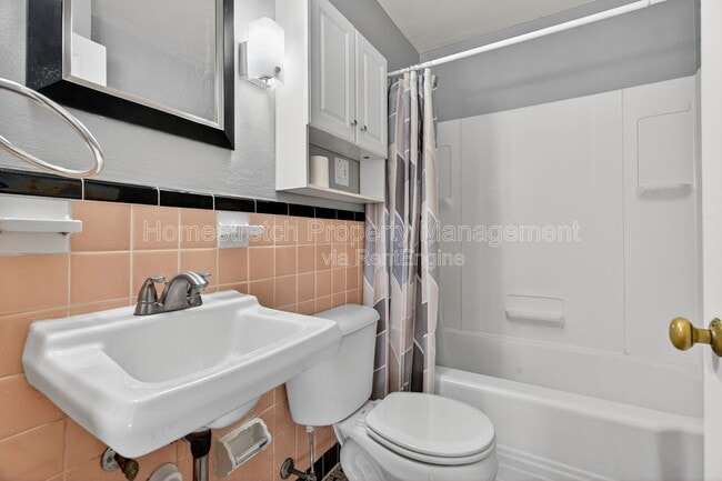 Building Photo - 1255 St Antoine St