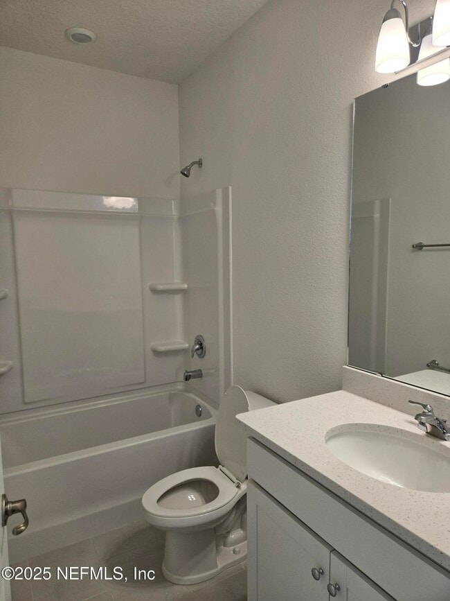 Building Photo - 203 Brandon Lks Dr