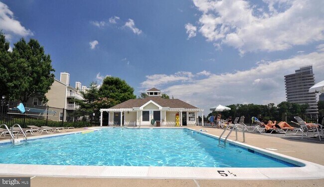 Building Photo - 7759 New Providence Dr