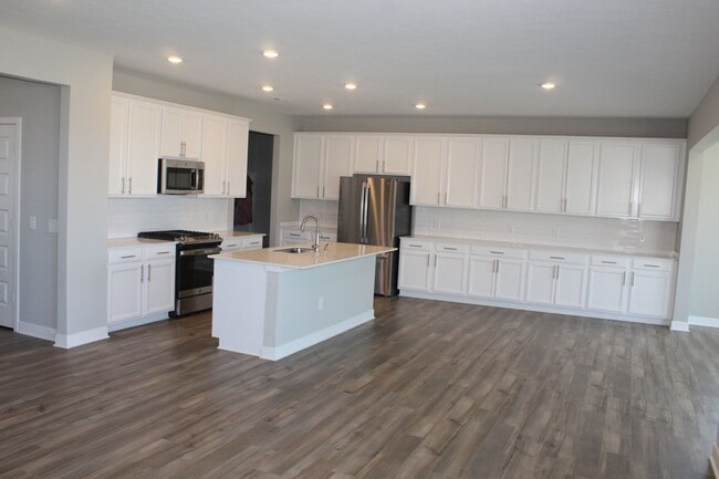 Building Photo - Beautiful Newer 5 BR Home in Brownsburg!