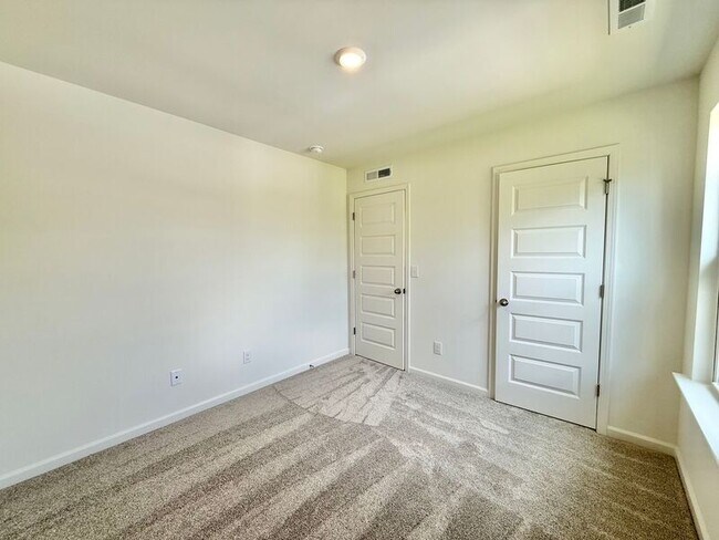 Building Photo - 10517 Brookside Reserve Rd