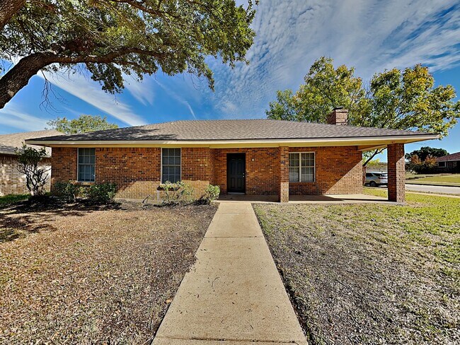 Primary Photo - Spacious 3-Bed, 2-Bath Home with Garage, F...
