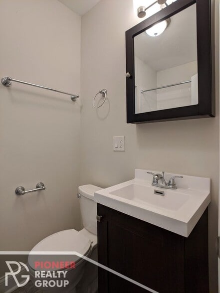 Building Photo - 1056 W Lill Ave