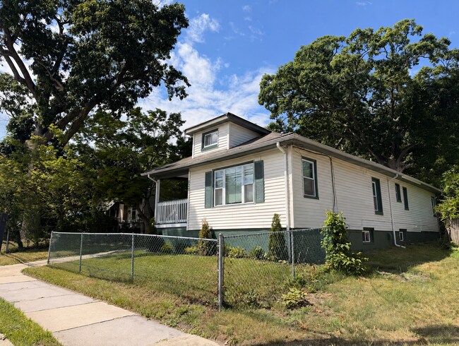 Building Photo - Stunning 3 bedroom 2 bathroom single family house available in Asbury Park!