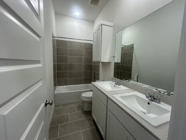 Building Photo - Beautiful, brand new four bedroom, two bathroom home for rent!