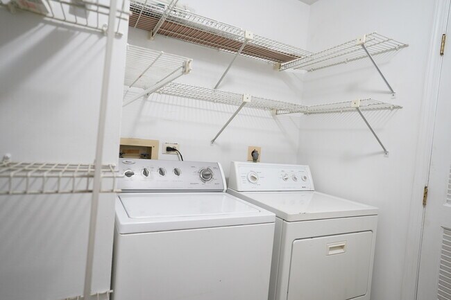 Building Photo - 361 Farnsworth Ct