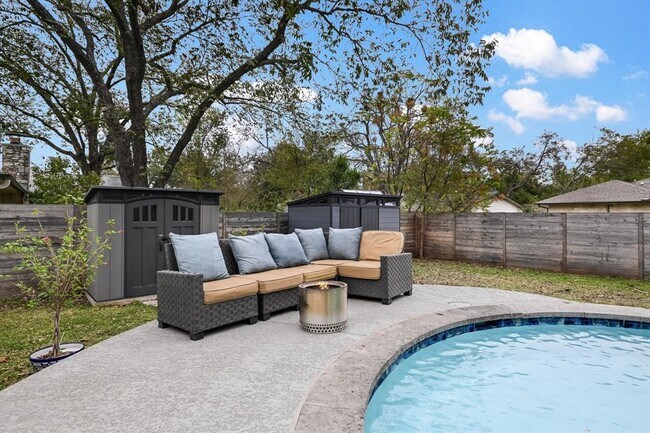 Building Photo - 11009 Hillside Oak Ln