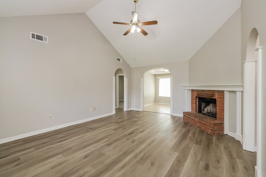 Building Photo - 4557 Cottage Hill Cove